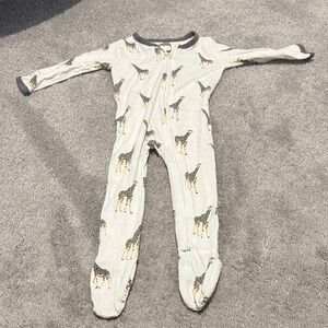Kyte BABY Cream Giraffe Print Footie